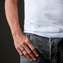 Anello in titanio e diamanti Mano J TNAR1001| De Wrachien Gioielli