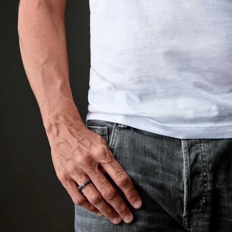 Anello in titanio e diamanti Mano J TNAR1001| De Wrachien Gioielli